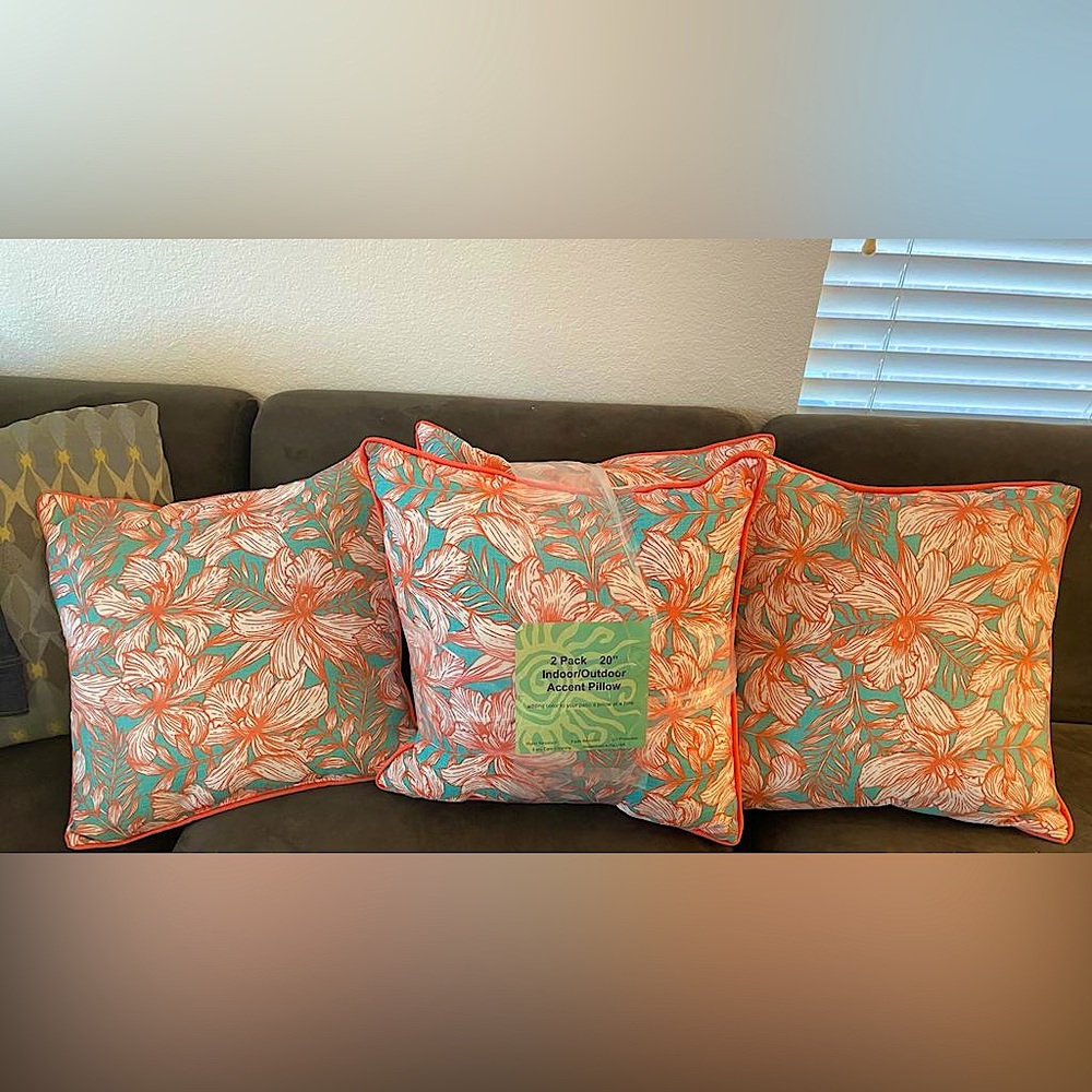 set of 4 accent tropical pillows